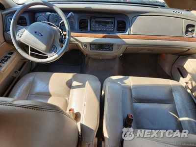 Zdjęcie 8 z 12 samochodu: 2004 FORD CROWN VICTORIA LX VIN:2FAFP74W64X115681 - miniatura