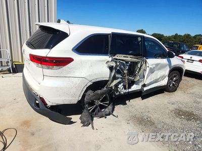 Trzecie zdjęcie samochodu z tyłu: 2019 TOYOTA HIGHLANDER LE PLUS VIN:5TDZZRFH2KS330995 - miniatura