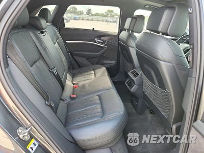 Zdjęcie 11 z 14 samochodu: 2019 AUDI E-TRON PRESTIGE VIN:WA1VAAGE9KB006391 - miniatura