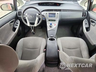 Zdjęcie 8 z 12 samochodu: 2013 TOYOTA PRIUS TWO VIN:JTDKN3DU8D1715729 - miniatura
