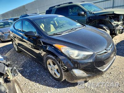 Czwarte zdjęcie samochodu z boku: 2013 HYUNDAI ELANTRA GLS VIN:5NPDH4AE9DH345953 - miniatura