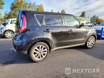 Trzecie zdjęcie samochodu z tyłu: 2018 KIA SOUL + VIN:KNDJP3A5XJ7587926 - miniatura