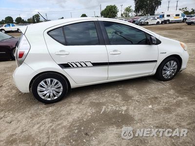 Trzecie zdjęcie samochodu z tyłu: 2013 TOYOTA PRIUS C THREE VIN:JTDKDTB3XD1044559 - miniatura