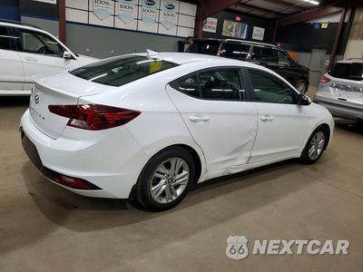 Trzecie zdjęcie samochodu z tyłu: 2020 HYUNDAI ELANTRA VALUE EDITION VIN:5NPD84LF8LH613492 - miniatura