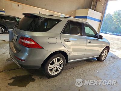 Trzecie zdjęcie samochodu z tyłu: 2015 MERCEDES-BENZ ML 350 4MATIC VIN:4JGDA5HB0FA528928 - miniatura