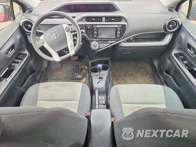 Zdjęcie 8 z 12 samochodu: 2016 TOYOTA PRIUS C TWO VIN:JTDKDTB38G1131087 - miniatura