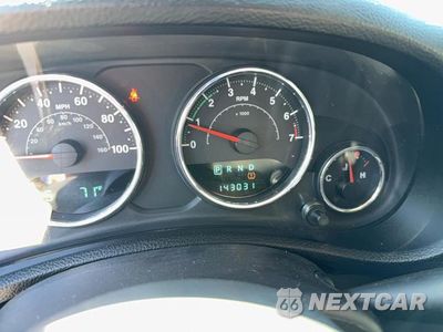 Zdjęcie 8 z 14 samochodu: 2013 JEEP WRANGLER UNLIMITED SAHARA VIN:1C4BJWEG3DL570142 - miniatura