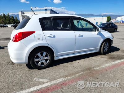 Trzecie zdjęcie samochodu z tyłu: 2010 NISSAN VERSA 1.8 S VIN:3N1BC1CP0AL419570 - miniatura