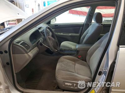 Zdjęcie 7 z 12 samochodu: 2004 TOYOTA CAMRY LE VIN:4T1BE30K84U286171 - miniatura