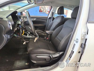 Zdjęcie 7 z 12 samochodu: 2020 KIA FORTE LXS VIN:3KPF24AD1LE160851 - miniatura