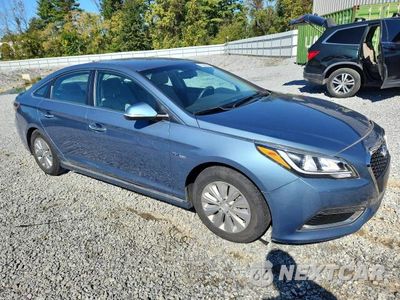 Czwarte zdjęcie samochodu z boku: 2016 HYUNDAI SONATA HYBRID SE VIN:KMHE24L14GA041002 - miniatura
