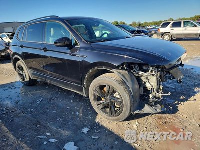 Czwarte zdjęcie samochodu z boku: 2023 VOLKSWAGEN TIGUAN SE R-LINE BLACK VIN:3VV8B7AX8PM137827 - miniatura