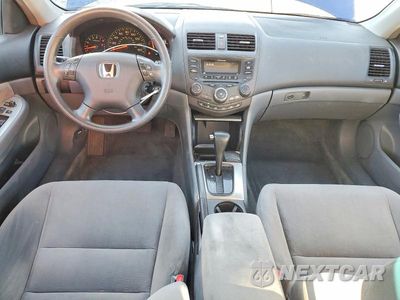 Zdjęcie 8 z 12 samochodu: 2004 HONDA ACCORD EX VIN:1HGCM56674A124309 - miniatura