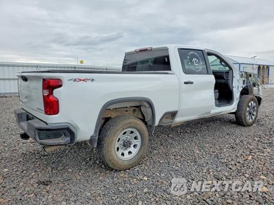Trzecie zdjęcie samochodu z tyłu: 2022 CHEVROLET SILVERADO K2500 CUSTOM VIN:1GC1YME75NF196824 - miniatura