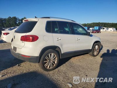Trzecie zdjęcie samochodu z tyłu: 2016 VOLKSWAGEN TIGUAN S VIN:WVGAV7AX4GW589874 - miniatura