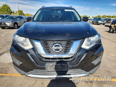 Piąte zdjęcie samochodu w środku: 2017 NISSAN ROGUE SV VIN:KNMAT2MV7HP542230 - miniatura
