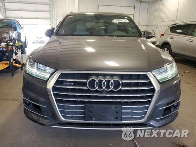 Piąte zdjęcie samochodu w środku: 2019 AUDI Q7 PREMIUM PLUS VIN:WA1LAAF73KD019832 - miniatura