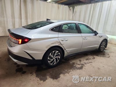 Trzecie zdjęcie samochodu z tyłu: 2026 HYUNDAI SONATA HYBRID BLUE VIN:KMHL24JJ5TA171195 - miniatura