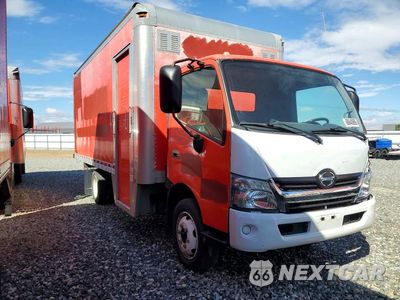 Czwarte zdjęcie samochodu z boku: 2017 HINO 195 BOX TRUCK VIN:JHHSDM2H6HK005854 - miniatura