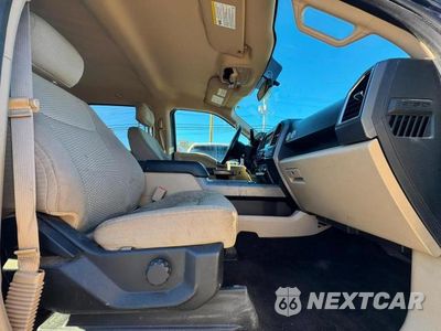 Piąte zdjęcie samochodu w środku: 2017 FORD F150 SUPERCREW VIN:1FTEW1EF2HFA49698 - miniatura