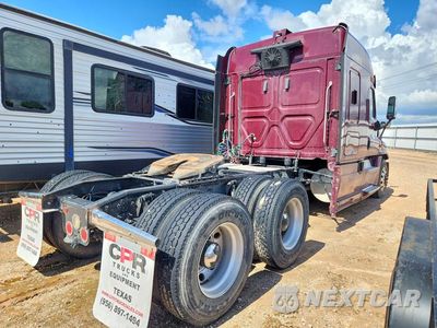 Trzecie zdjęcie samochodu z tyłu: 2018 FREIGHTLINER CASCADIA 125 SEMI TRUCK VIN:3AKJGLDV1JSJK1320 - miniatura