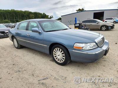 Czwarte zdjęcie samochodu z boku: 2004 LINCOLN TOWN CAR EXECUTIVE VIN:1LNHM81W14Y682317 - miniatura