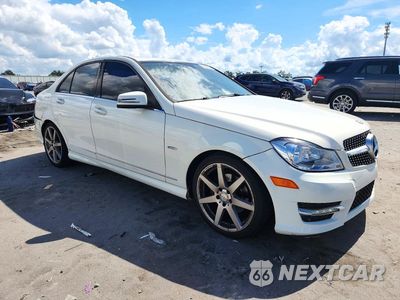 Czwarte zdjęcie samochodu z boku: 2012 MERCEDES-BENZ C 250 VIN:WDDGF4HB5CA632037 - miniatura