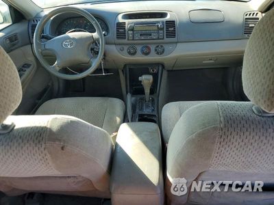 Zdjęcie 8 z 12 samochodu: 2004 TOYOTA CAMRY LE V6 VIN:4T1BF32K94U063406 - miniatura