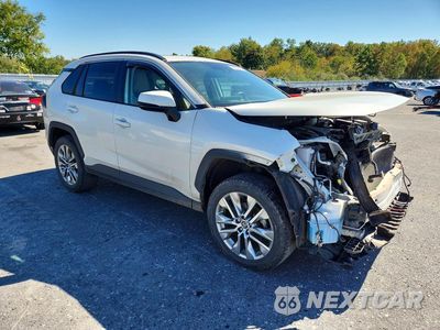 Czwarte zdjęcie samochodu z boku: 2021 TOYOTA RAV4 XLE PREMIUM VIN:2T3A1RFV3MW147567 - miniatura