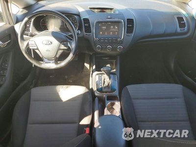 Zdjęcie 8 z 13 samochodu: 2018 KIA FORTE S VIN:3KPFL4A78JE279520 - miniatura