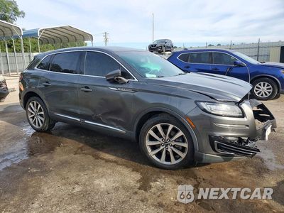 Czwarte zdjęcie samochodu z boku: 2019 LINCOLN NAUTILUS SELECT VIN:2LMPJ8K93KBL14927 - miniatura