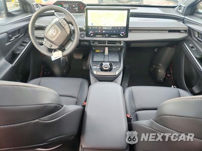 Zdjęcie 8 z 14 samochodu: 2026 TOYOTA BZ LIMITED VIN:JTMBDAFB6TA013443 - miniatura