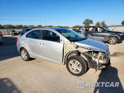 Czwarte zdjęcie samochodu z boku: 2015 CHEVROLET SONIC LT VIN:1G1JC5SH5F4164284 - miniatura