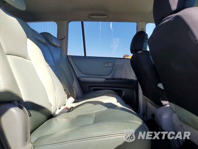 Zdjęcie 11 z 13 samochodu: 2005 TOYOTA HIGHLANDER BASE VIN:JTEEP21A650125043 - miniatura