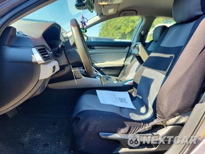Zdjęcie 7 z 12 samochodu: 2019 HONDA ACCORD LX VIN:1HGCV1F19KA114792 - miniatura