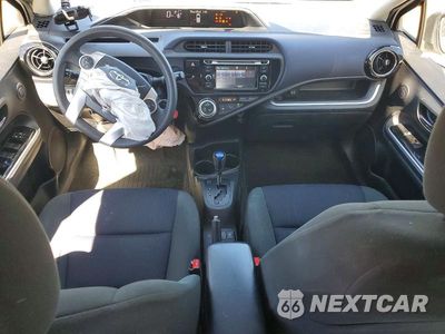 Zdjęcie 8 z 12 samochodu: 2015 TOYOTA PRIUS C TWO VIN:JTDKDTB32F1585494 - miniatura