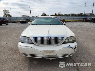 Piąte zdjęcie samochodu w środku: 2007 LINCOLN TOWN CAR SIGNATURE LIMITED VIN:1LNHM82V07Y622037 - miniatura