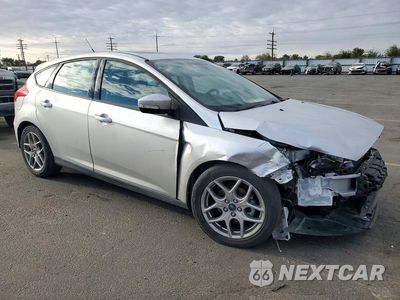 Czwarte zdjęcie samochodu z boku: 2015 FORD FOCUS SE VIN:1FADP3K2XFL373203 - miniatura