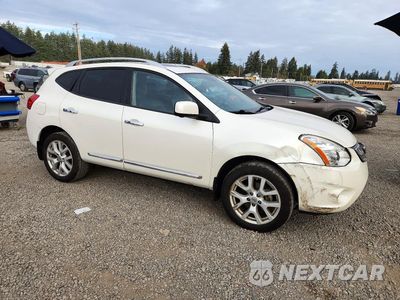 Czwarte zdjęcie samochodu z boku: 2013 NISSAN ROGUE S VIN:JN8AS5MV3DW619328 - miniatura