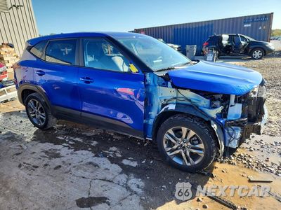 Czwarte zdjęcie samochodu z boku: 2022 KIA SELTOS LX VIN:KNDEPCAA8N7288665 - miniatura