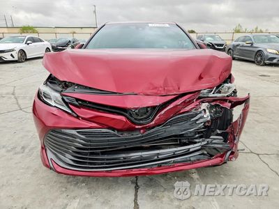 Piąte zdjęcie samochodu w środku: 2019 TOYOTA CAMRY LE VIN:4T1B11HK9KU242987 - miniatura