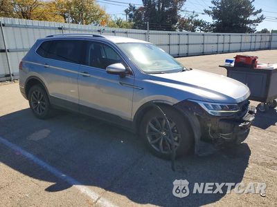 Czwarte zdjęcie samochodu z boku: 2022 VOLKSWAGEN TIGUAN SE VIN:3VV2B7AX1NM100010 - miniatura