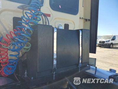 Zdjęcie 13 z 13 samochodu: 2015 FREIGHTLINER CASCADIA SEMI TRUCK VIN:1FUJGEBG2FLGN1852 - miniatura