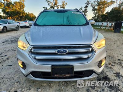 Piąte zdjęcie samochodu w środku: 2017 FORD ESCAPE SE VIN:1FMCU0GD2HUA46780 - miniatura