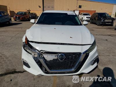 Piąte zdjęcie samochodu w środku: 2019 NISSAN ALTIMA S VIN:1N4BL4BV4KC248498 - miniatura