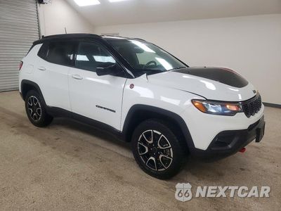 Czwarte zdjęcie samochodu z boku: 2025 JEEP COMPASS TRAILHAWK VIN:3C4NJDDN6ST543620 - miniatura