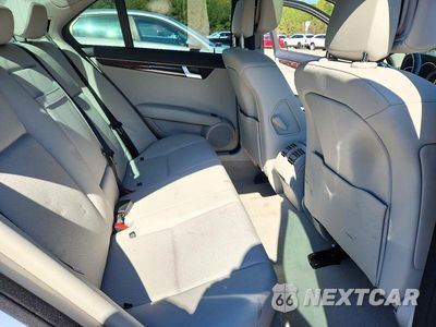 Zdjęcie 10 z 13 samochodu: 2013 MERCEDES-BENZ C 250 VIN:WDDGF4HB5DR282749 - miniatura