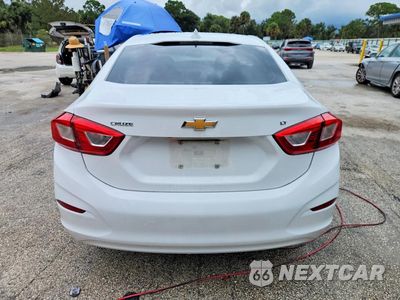 Zdjęcie 6 z 13 samochodu: 2018 CHEVROLET CRUZE LT VIN:1G1BE5SMXJ7106156 - miniatura