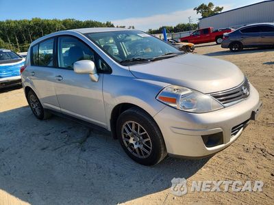 Czwarte zdjęcie samochodu z boku: 2010 NISSAN VERSA 1.8 S VIN:3N1BC1CP9AL425576 - miniatura