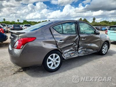 Trzecie zdjęcie samochodu z tyłu: 2014 NISSAN VERSA 1.6 SV VIN:3N1CN7AP3EL855601 - miniatura
